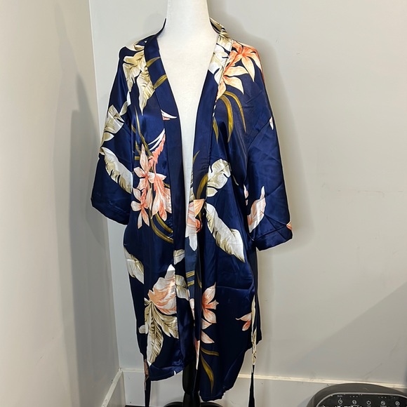 Silky Floral Robe - Picture 2 of 3